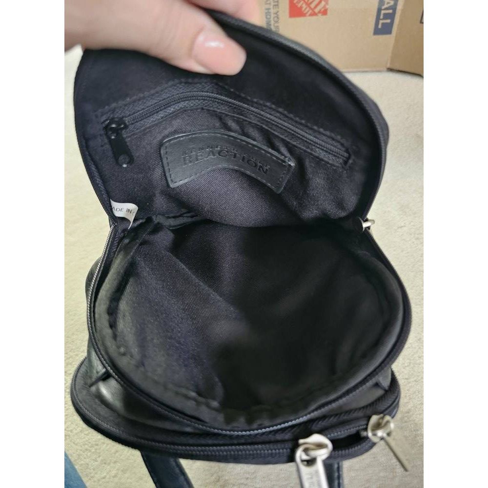 #70 Kenneth Cole Reaction crossbody pouch, black - Picture 7 of 7